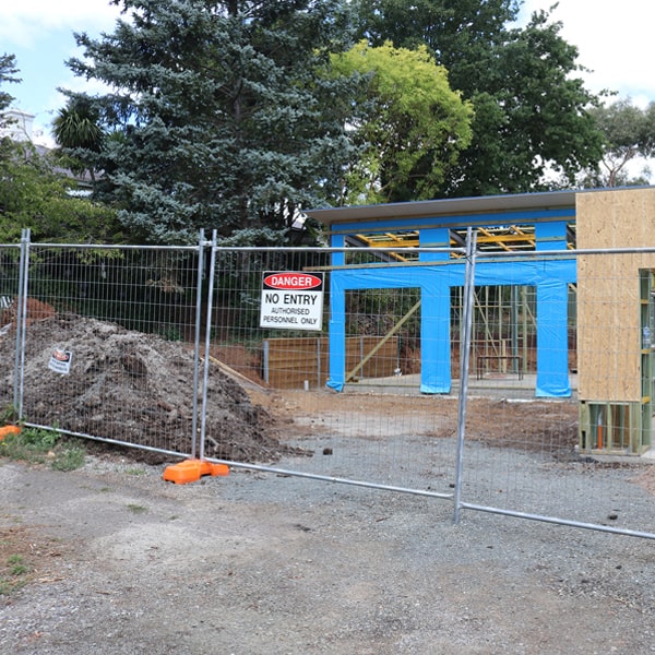 do you deliver and set up temporary fencing and what's the price for these services in Pullman Washington